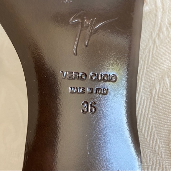 Giuseppe Zanotti Crystal Embellished Metallic Silver slide sandals - Picture 6 of 7